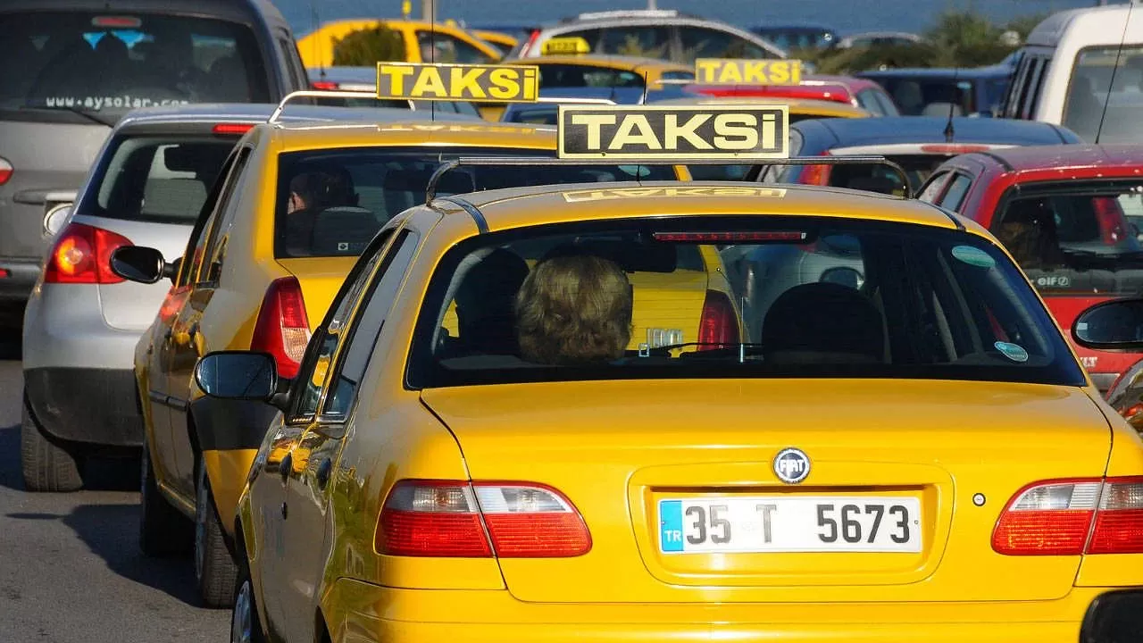 İzmir'de Taksi Ücretlerine Yeni Zam