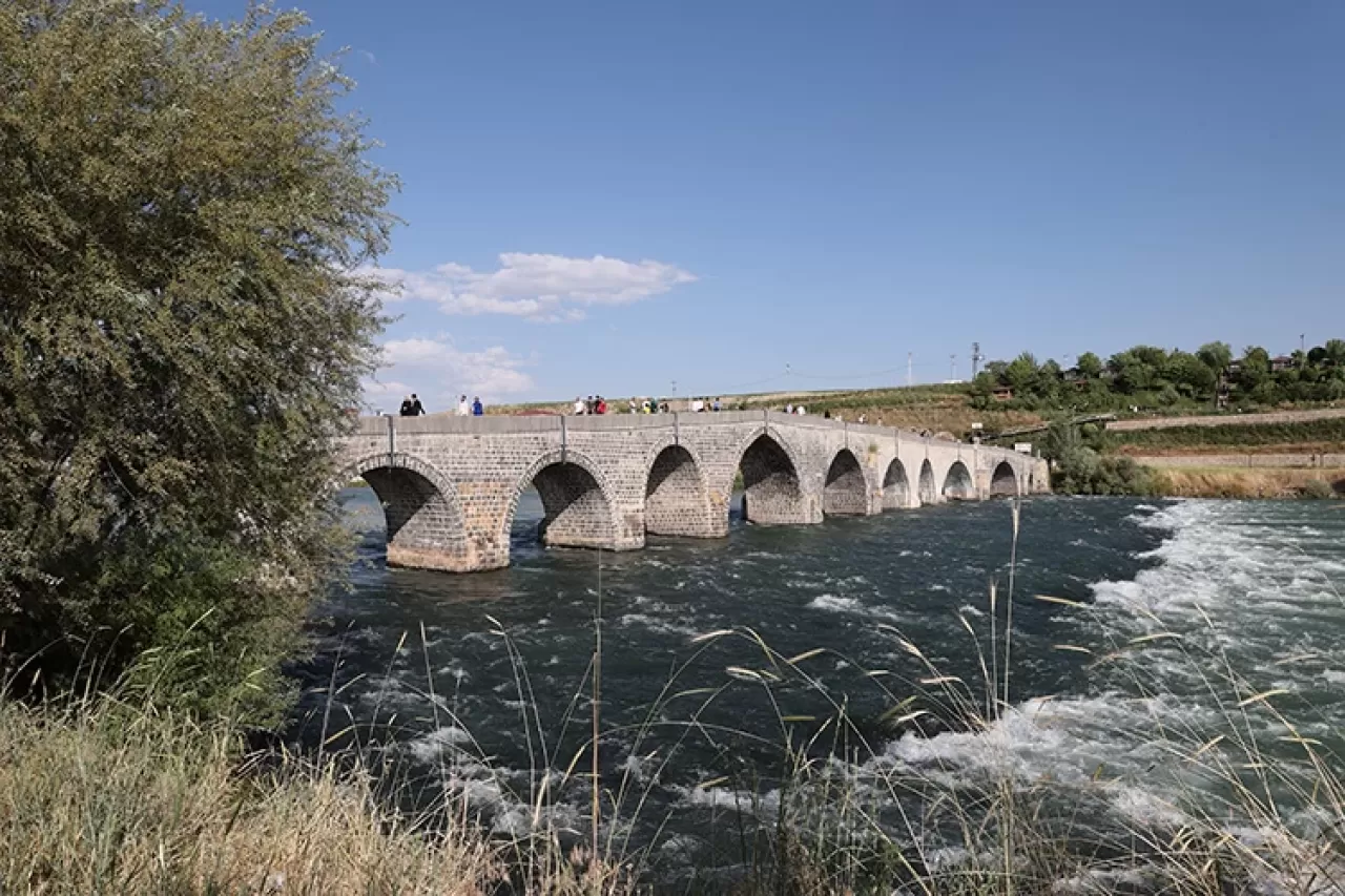 Diyarbakır Muş Arası Otobüsle, Arabayla Kaç Km, Kaç Saat sürüyor?