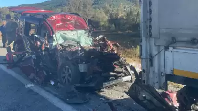 Erzincan'da Korkunç Trafik Kazası: 2 Ölü, 3 Yaralı